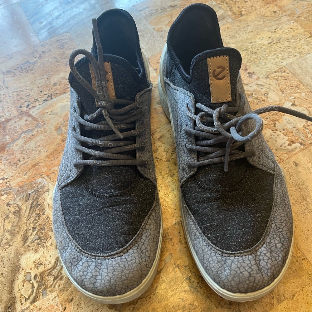 Echo tennis shoes